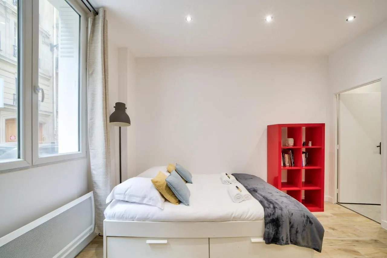 Beautiful Studio - Champs Elysees Paris Apartment