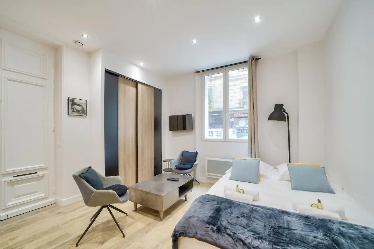 Beautiful Studio - Champs Elysees Paris