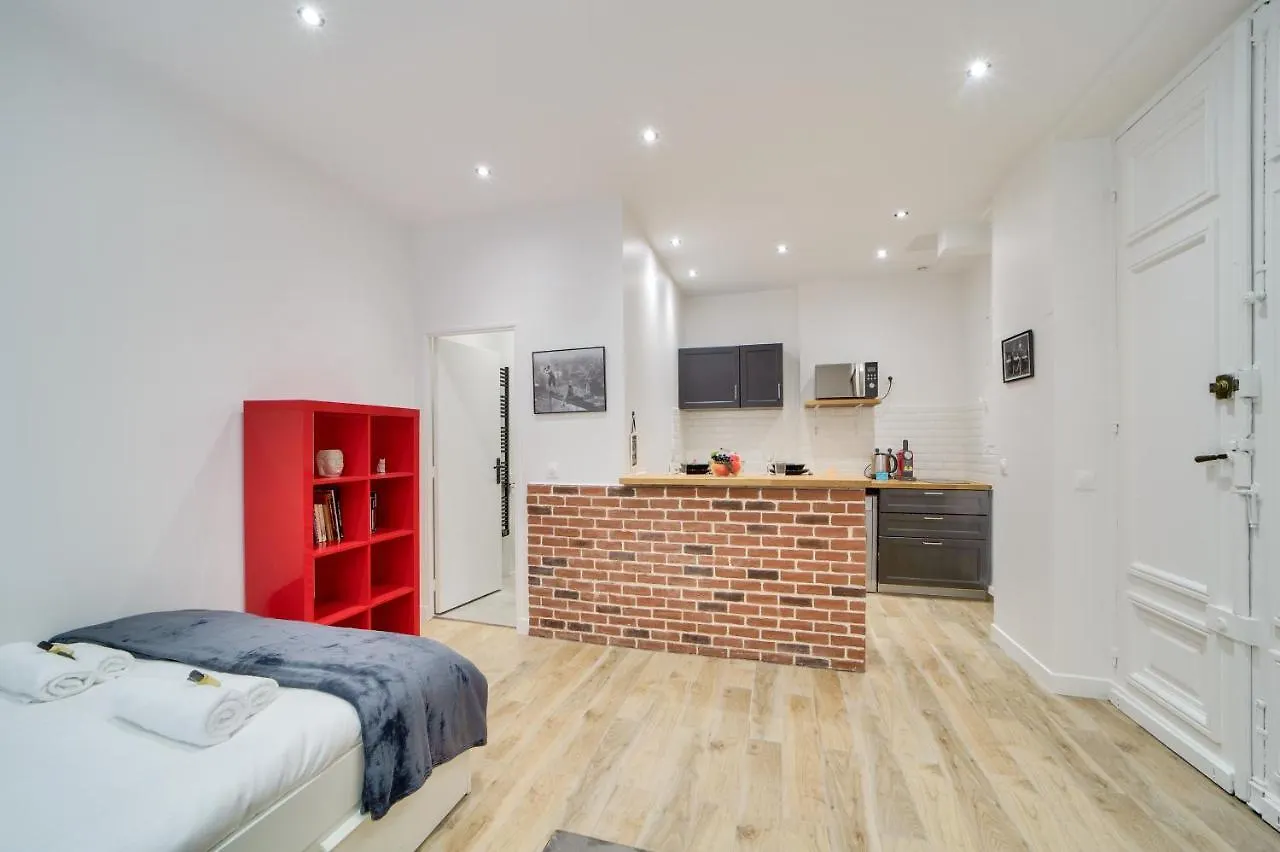 Apartment Beautiful Studio - Champs Elysees Paris